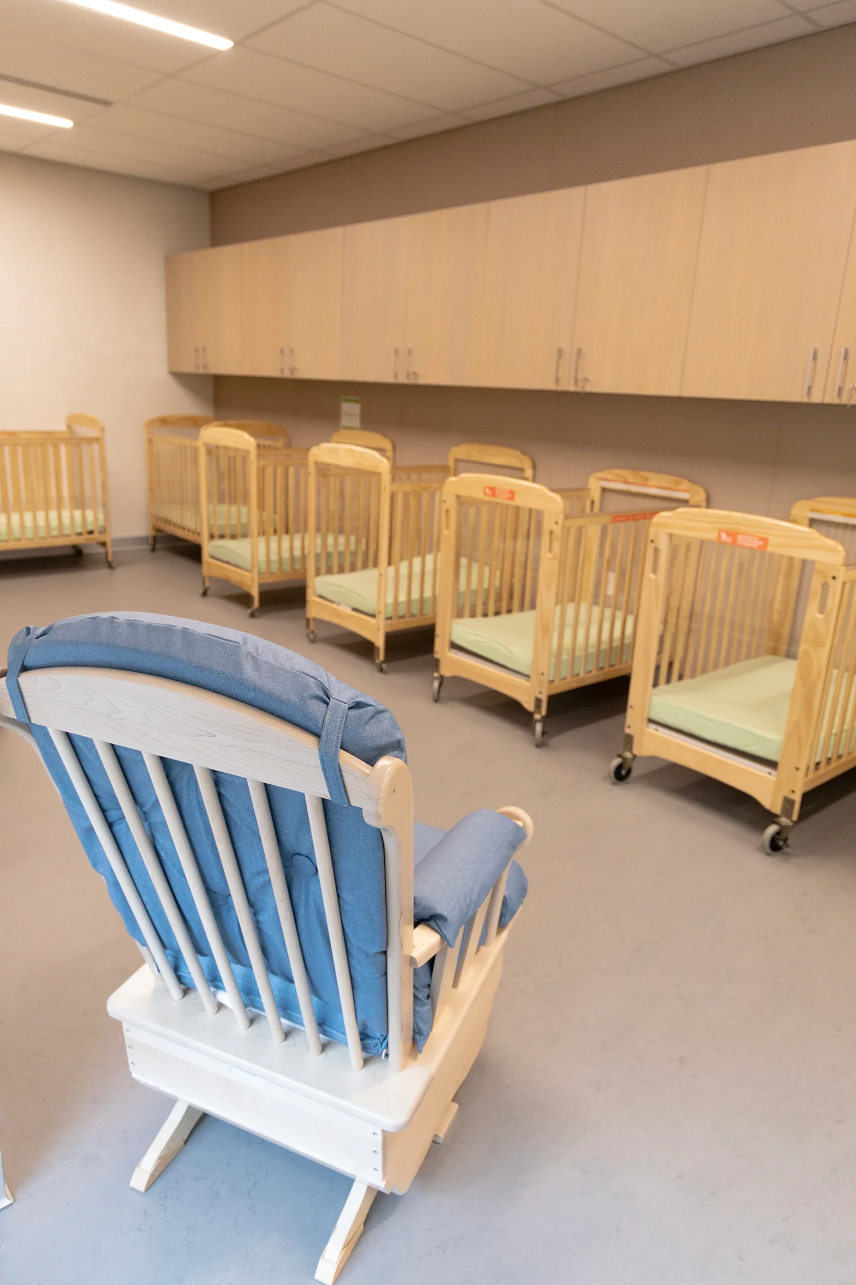 Salle pour nourrissons avec aire de jeu - Image 3
