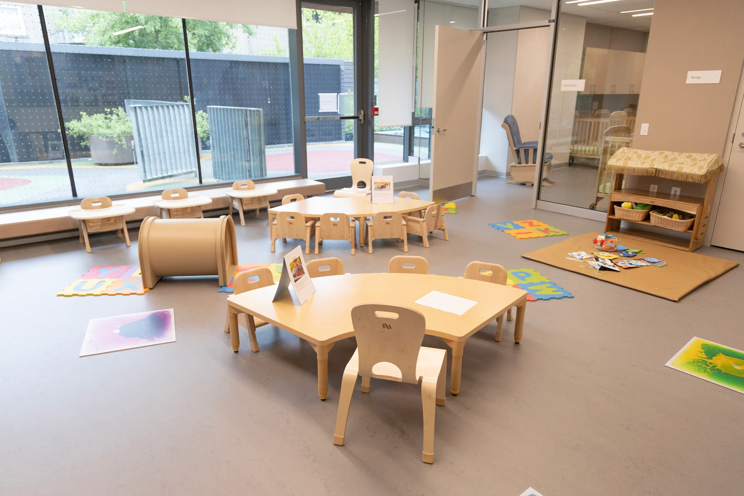 Salle pour nourrissons avec aire de jeu - Image 4